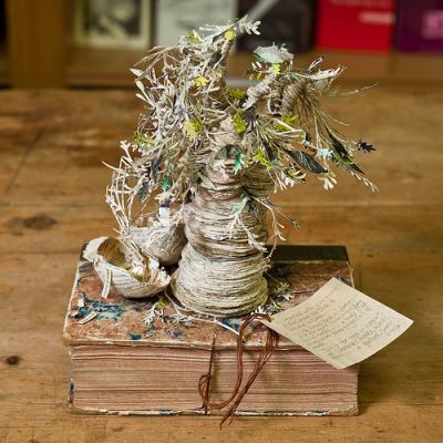 Photograph_of_paper_book_sculpture_aka_the_'poetree'